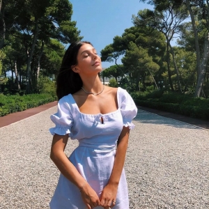 一秒入夏不会穿？穿方领显瘦时髦巨好看