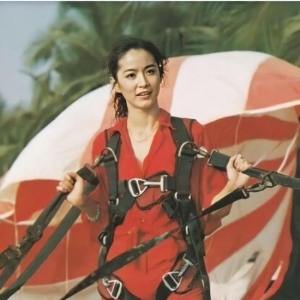 林青霞微博晒旧照 这不是30年前的钟楚曦和倪妮吗