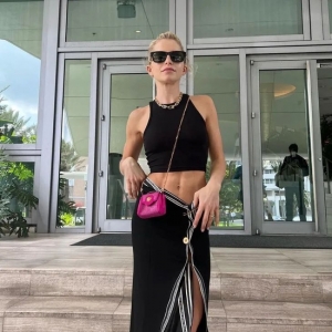下周穿什么 | 氛围感女人选衣服的标准都是一致的